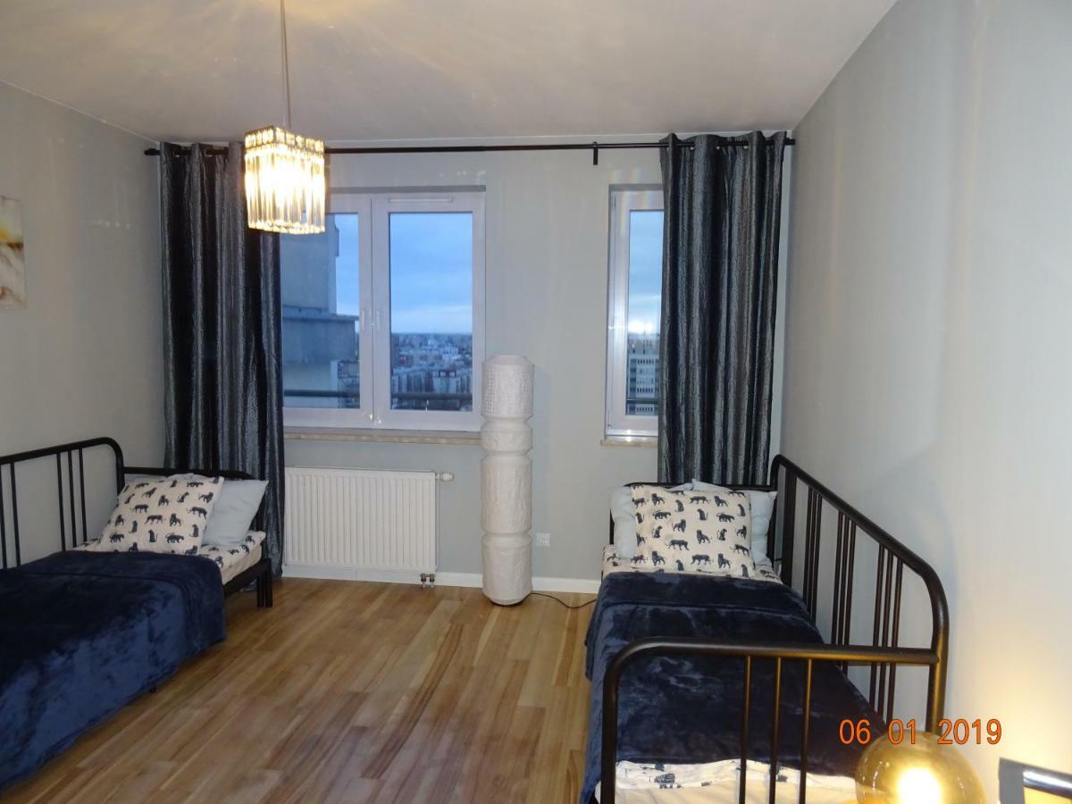 Lägenhet Apartament Kwiatkowskiego Warszawa