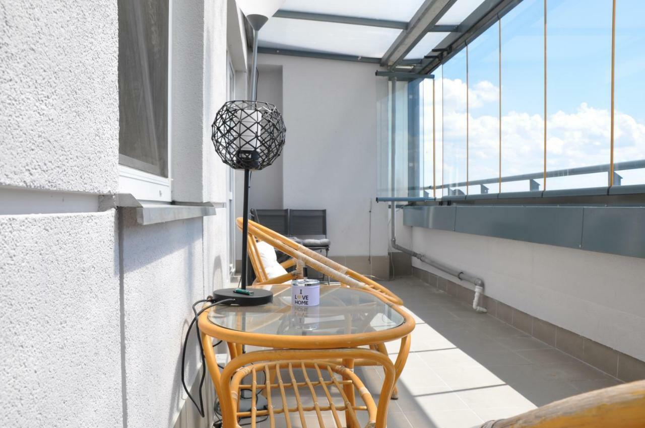 Lägenhet Apartament Kwiatkowskiego Warszawa